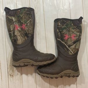 Women’s Under Armour RealTree muck boots size 11